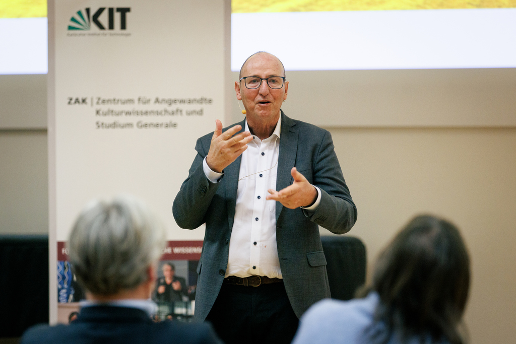 Prof. Dr. Dr. Urs Niggli spricht zum Thema „Nachhaltig die Welt ernähren"